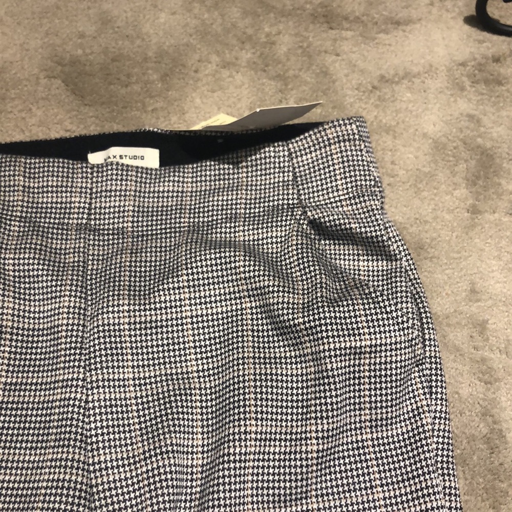 Max studio, slim fit legging type pant.Small herringbone check pattern small.